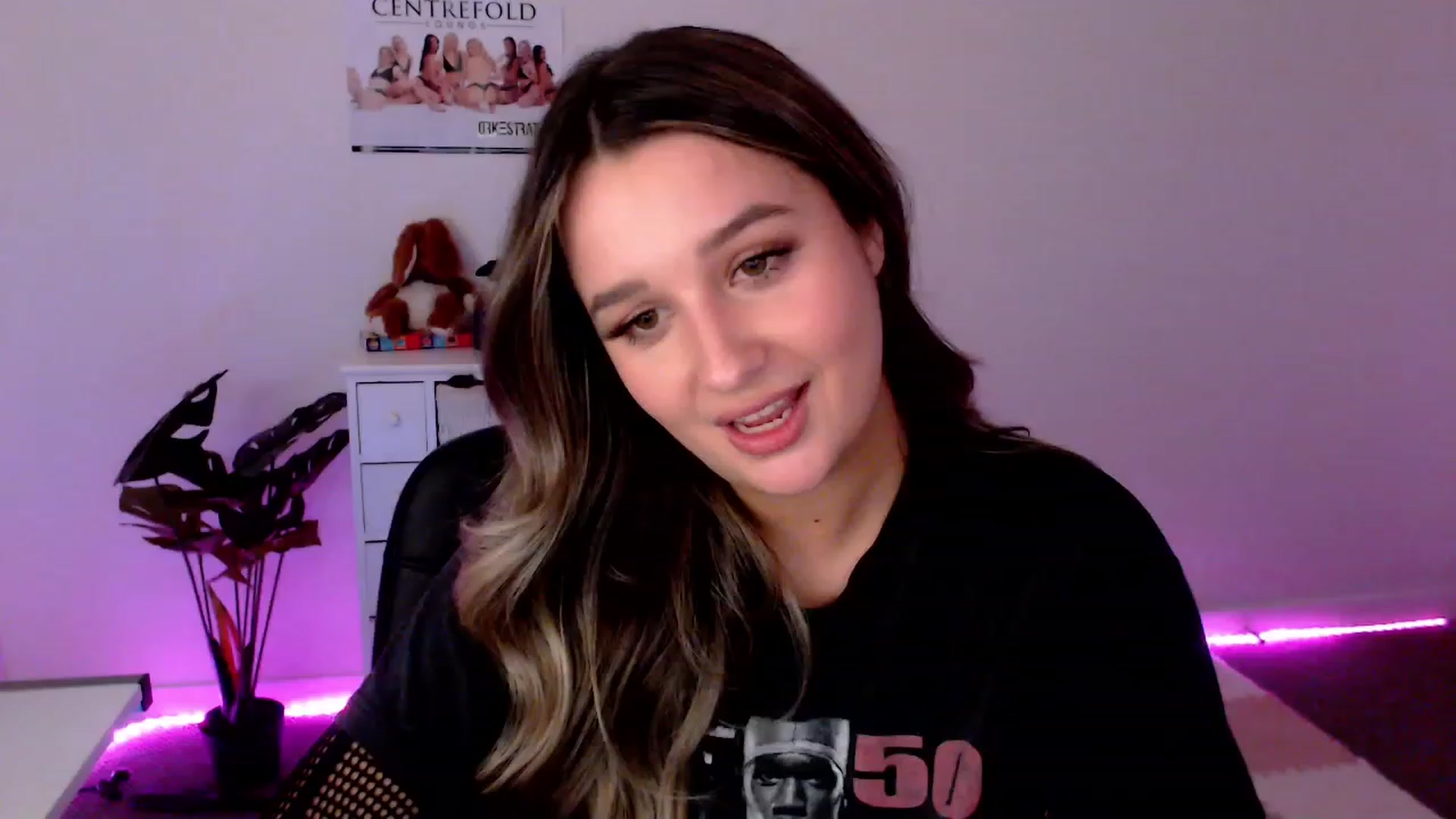 Gallery image thumbnail from StonksRoom's myfreecams stream on, 12/08/2023, 09:14 image 19 of 20