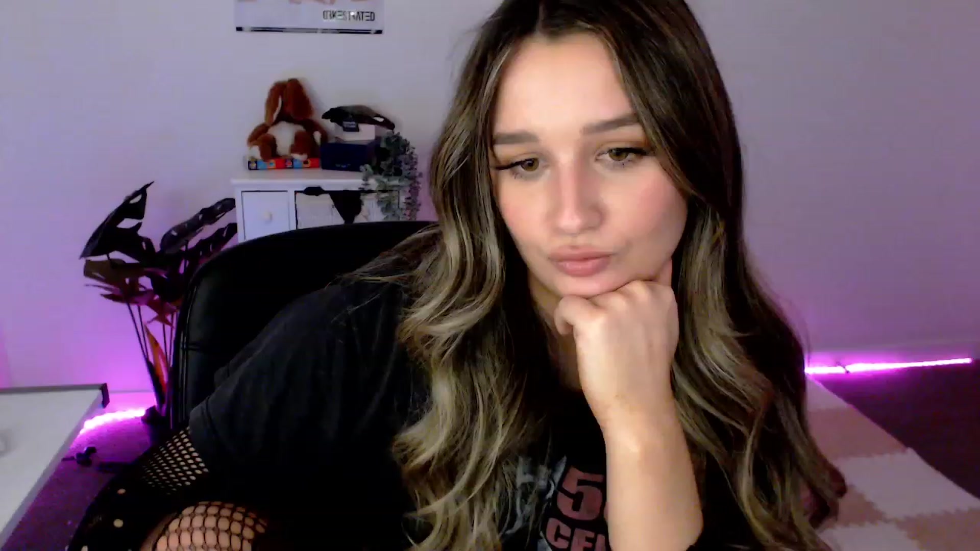 Gallery image thumbnail from StonksRoom's myfreecams stream on, 12/08/2023, 11:57 image 13 of 20