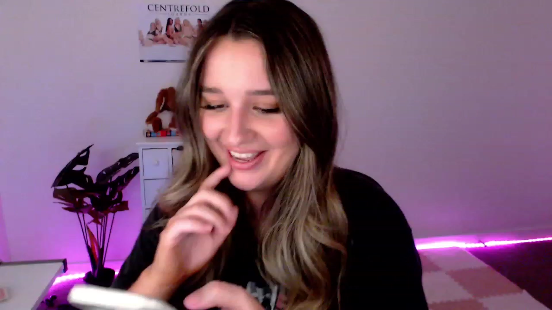 Gallery image thumbnail from StonksRoom's myfreecams stream on, 12/08/2023, 11:57 image 16 of 20
