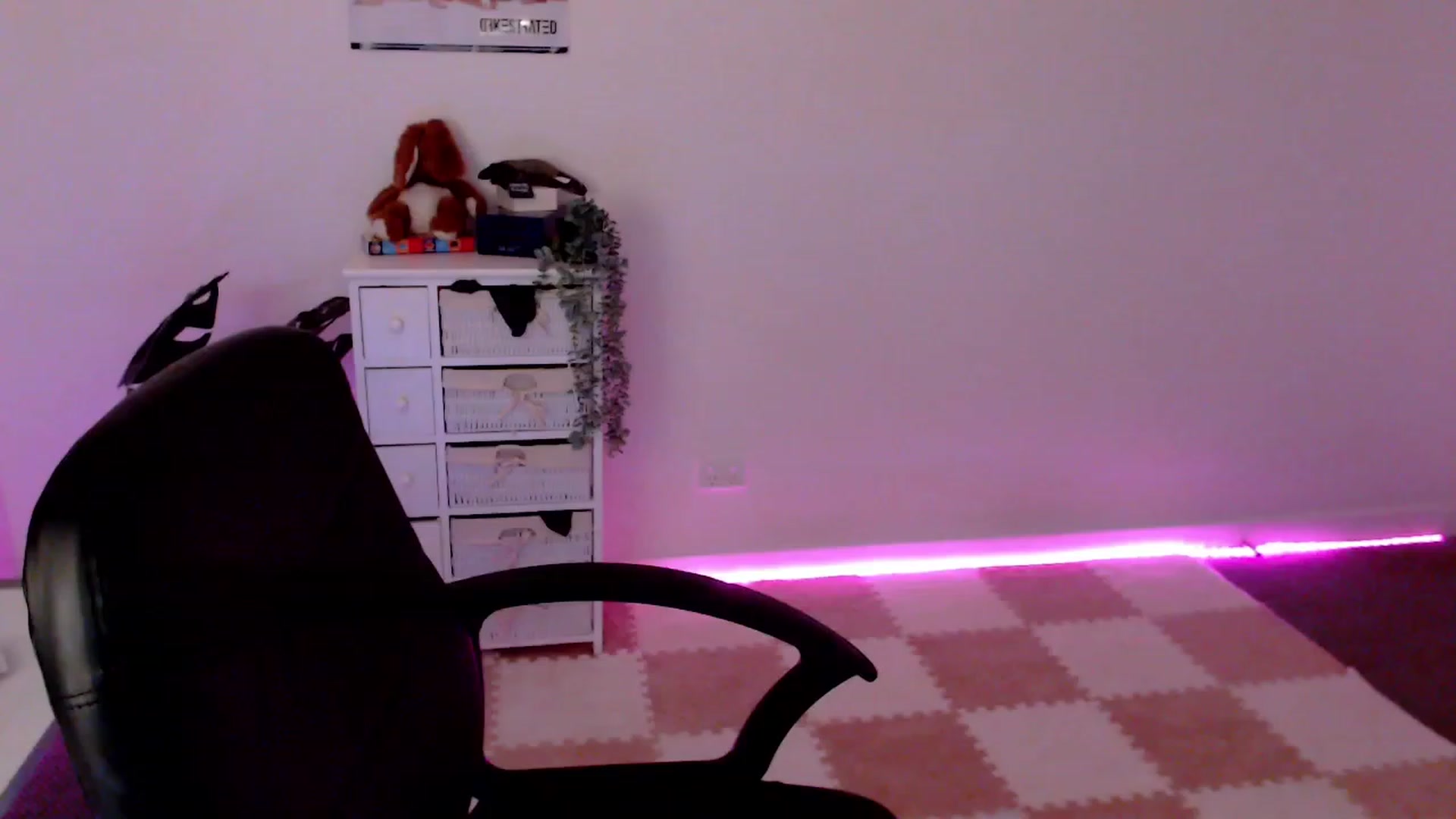 Gallery image thumbnail from StonksRoom's myfreecams stream on, 12/08/2023, 11:57 image 12 of 20