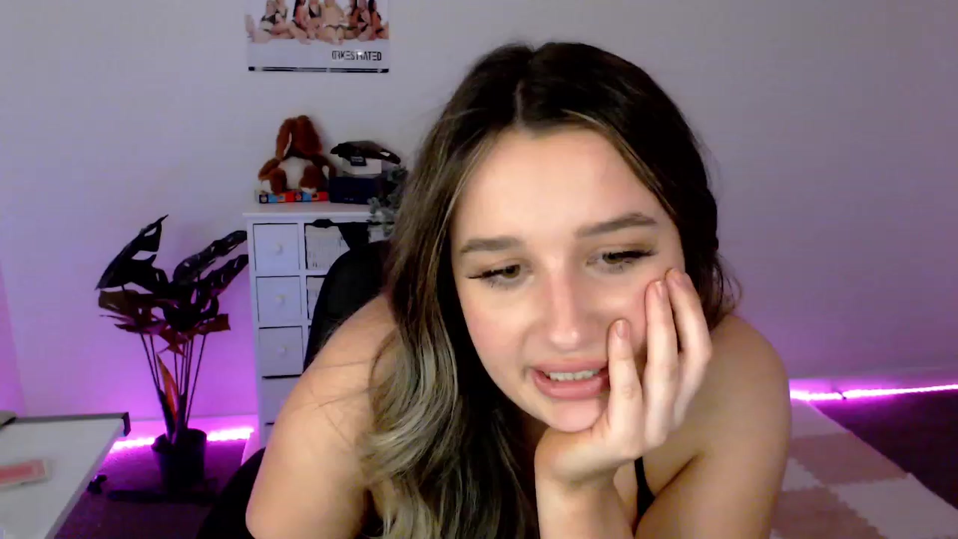 Gallery image thumbnail from StonksRoom's myfreecams stream on, 12/08/2023, 11:57 image 20 of 20