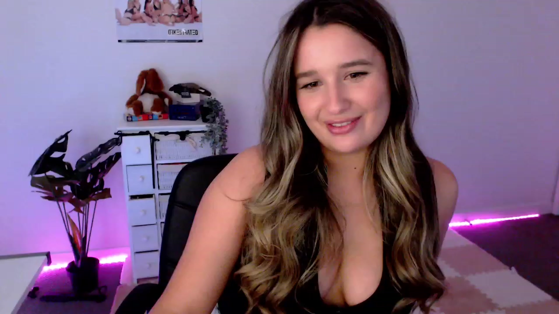 Gallery image thumbnail from StonksRoom's myfreecams stream on, 12/14/2023, 10:26 image 7 of 20