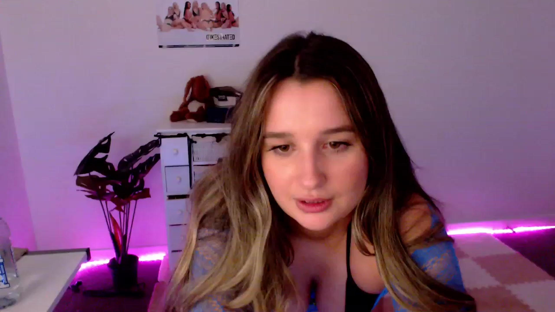 Gallery image thumbnail from StonksRoom's myfreecams stream on, 12/14/2023, 15:06 image 3 of 20