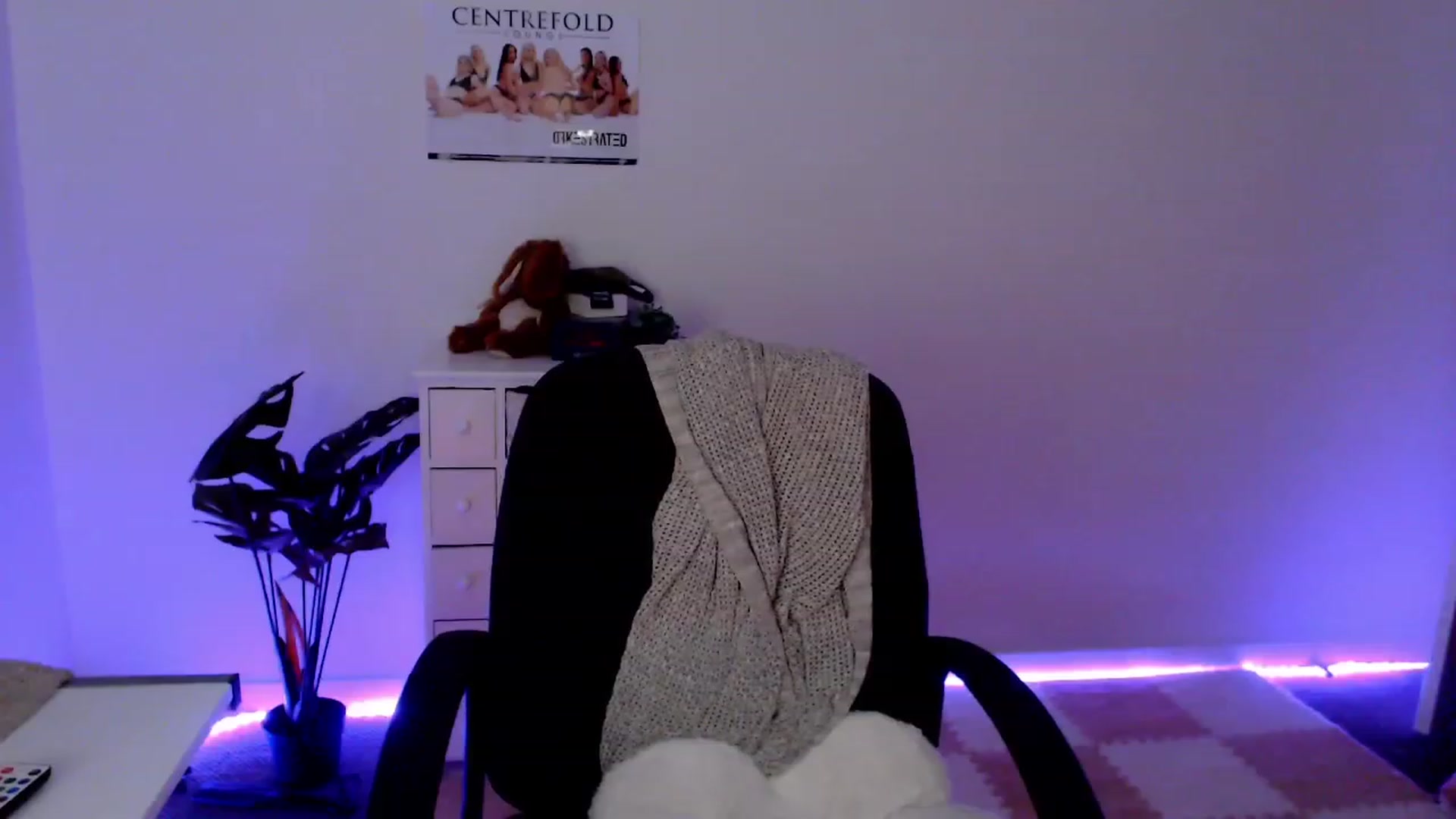 Gallery image thumbnail from StonksRoom's myfreecams stream on, 12/18/2023, 10:43 image 15 of 20
