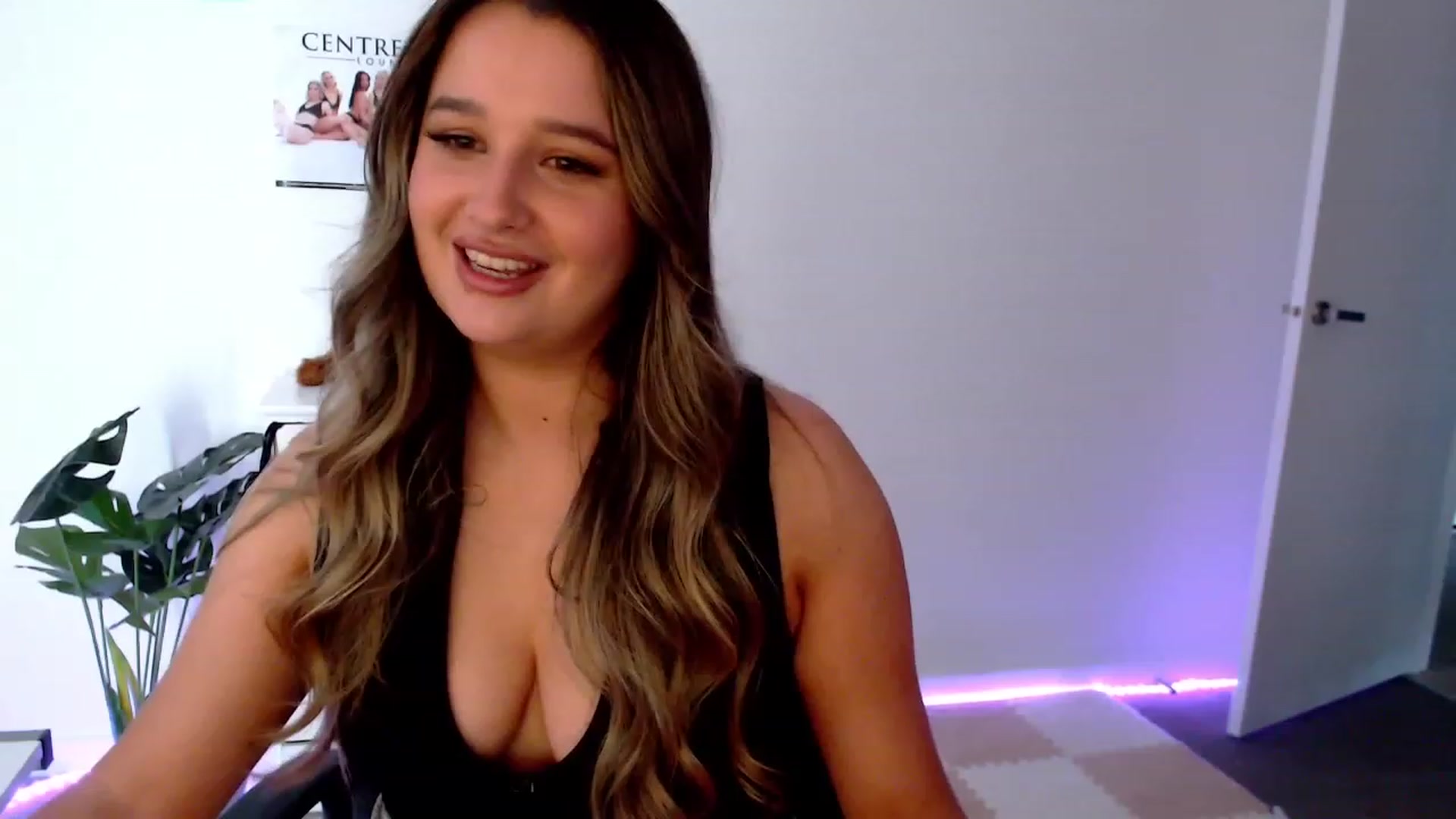 Gallery image thumbnail from StonksRoom's myfreecams stream on, 12/19/2023, 10:45 image 3 of 20