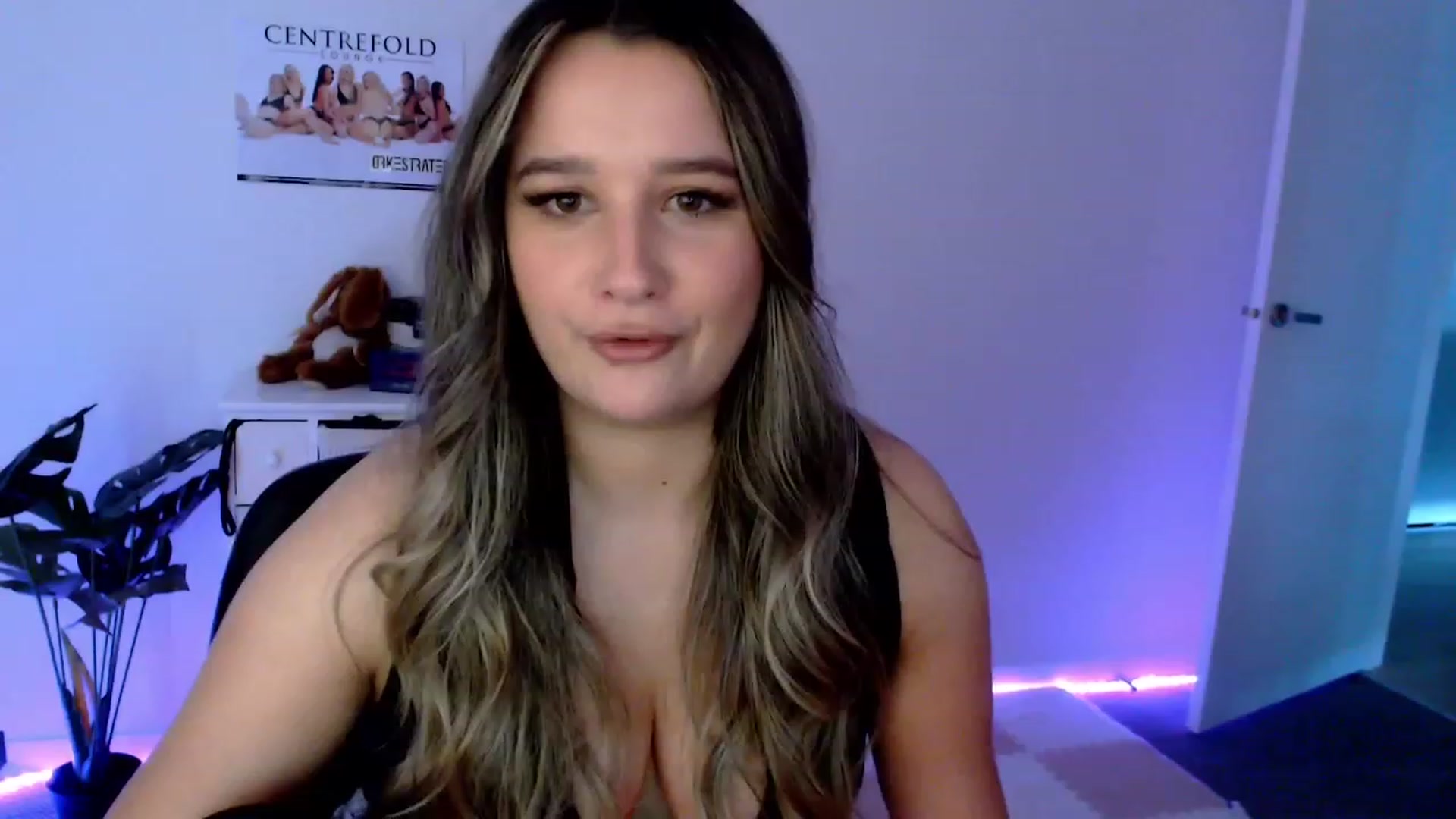 Gallery image thumbnail from StonksRoom's myfreecams stream on, 12/19/2023, 10:45 image 1 of 20