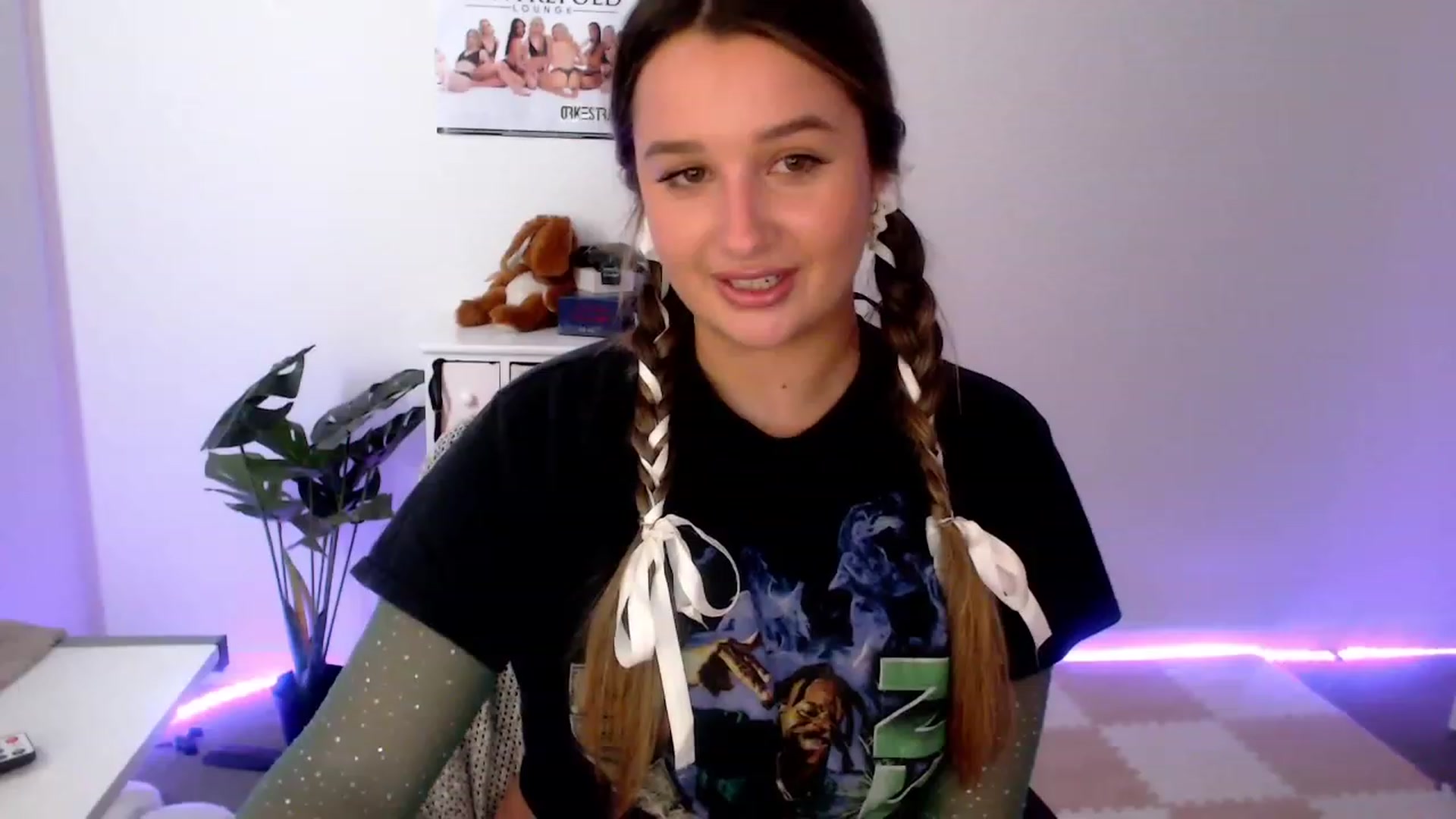 Gallery image thumbnail from StonksRoom's myfreecams stream on, 12/22/2023, 08:51 image 15 of 20