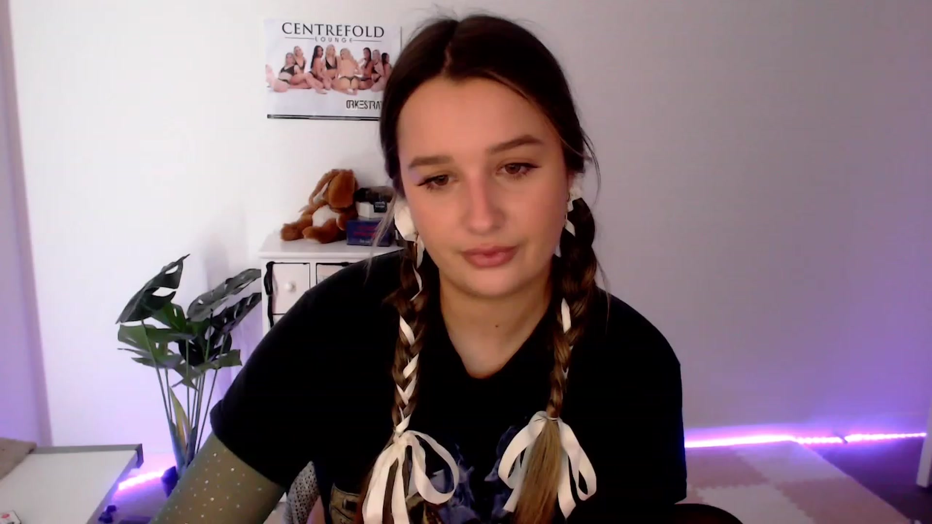 Gallery image thumbnail from StonksRoom's myfreecams stream on, 12/22/2023, 08:51 image 6 of 20