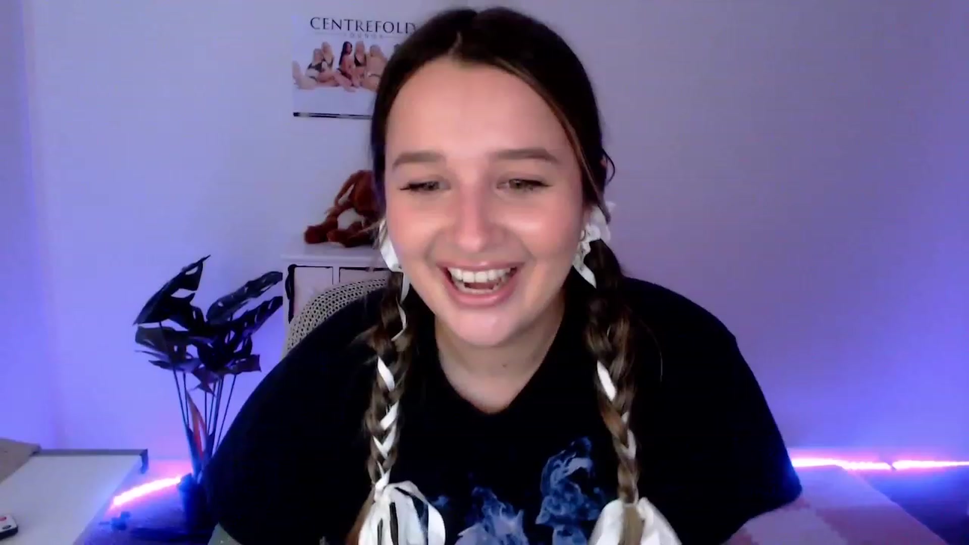 Gallery image thumbnail from StonksRoom's myfreecams stream on, 12/22/2023, 08:51 image 20 of 20