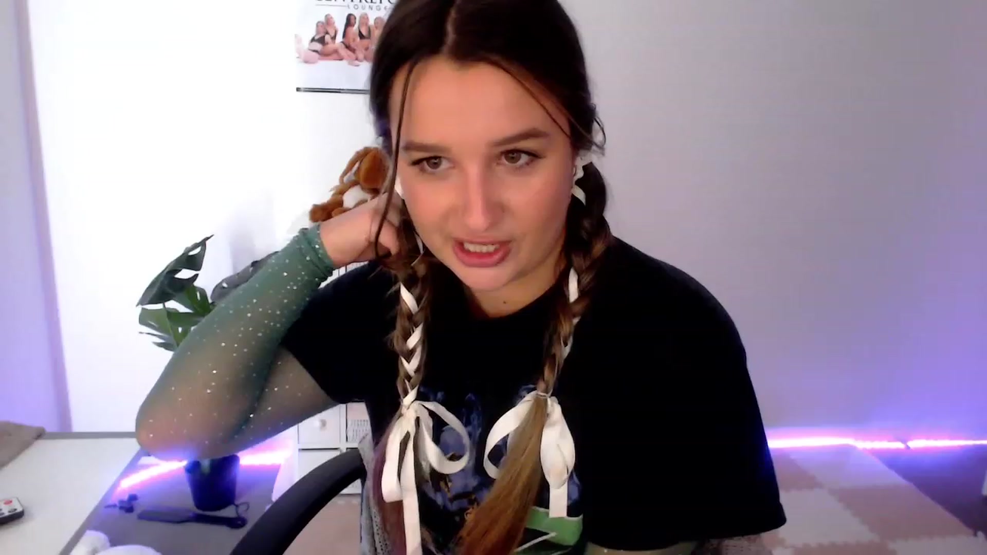 Gallery image thumbnail from StonksRoom's myfreecams stream on, 12/22/2023, 08:51 image 11 of 20