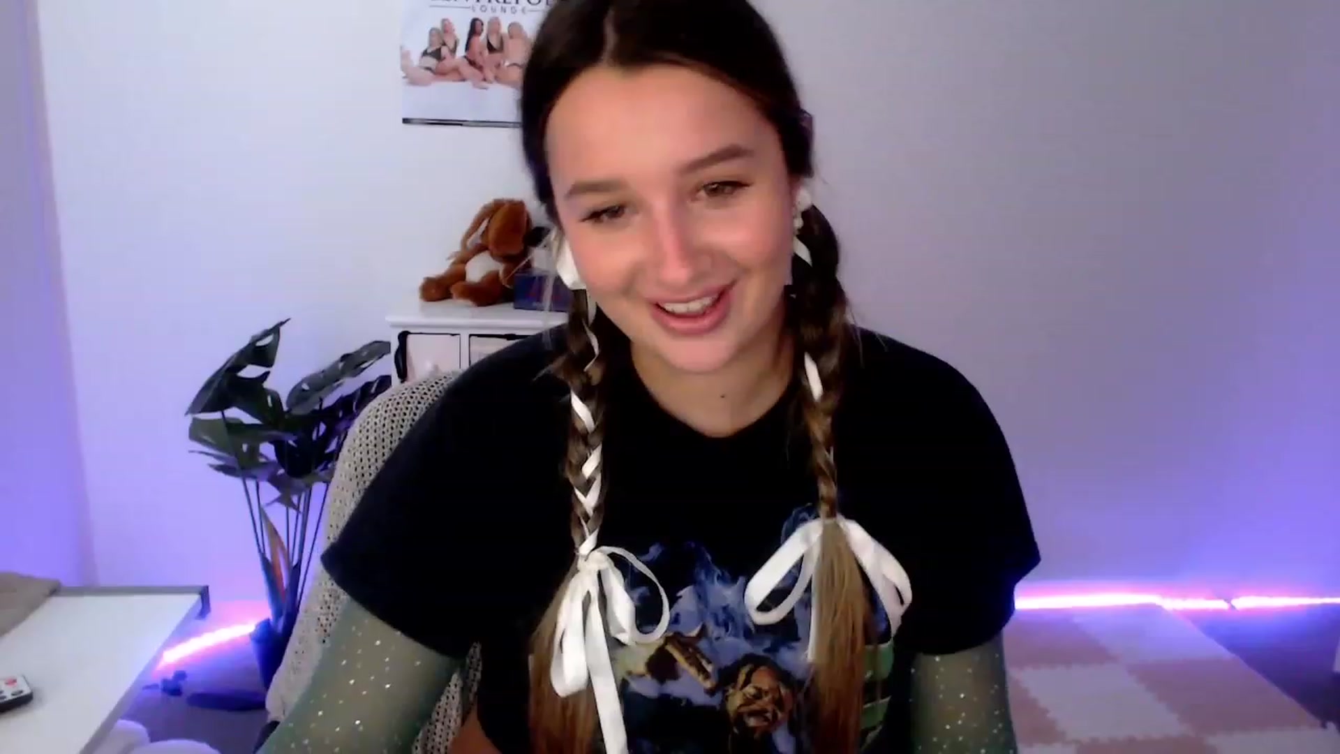 Gallery image thumbnail from StonksRoom's myfreecams stream on, 12/22/2023, 08:51 image 17 of 20