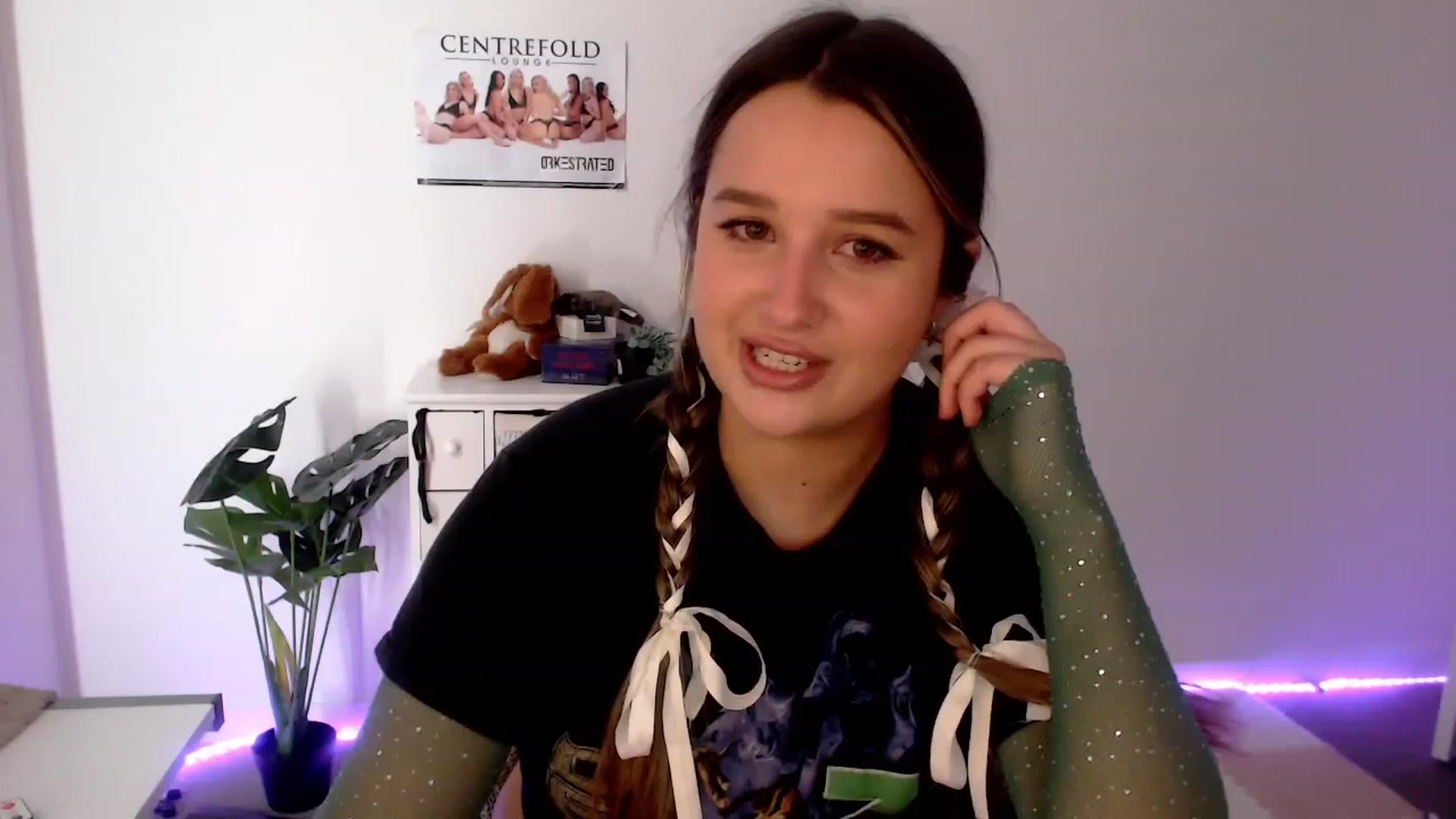 Gallery image thumbnail from StonksRoom's myfreecams stream on, 12/22/2023, 08:51 image 3 of 20