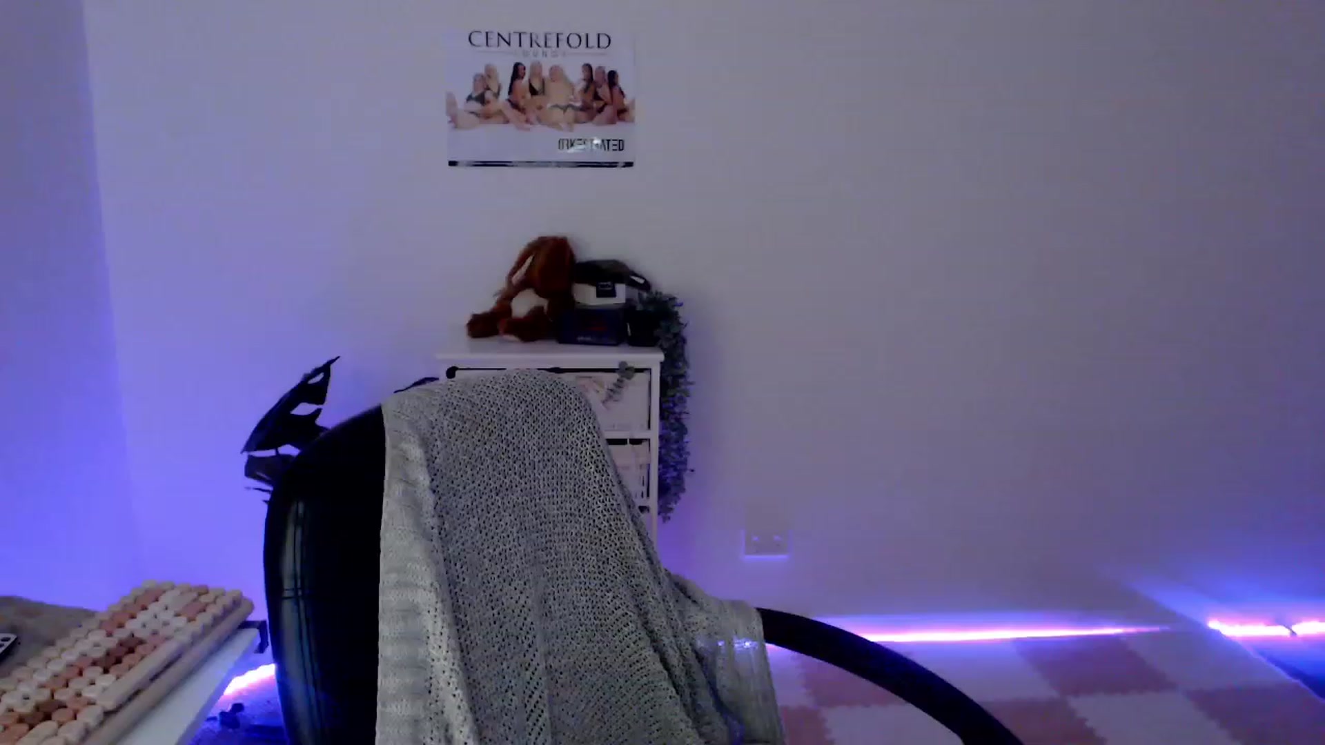 Gallery image thumbnail from StonksRoom's myfreecams stream on, 12/22/2023, 14:34 image 7 of 20