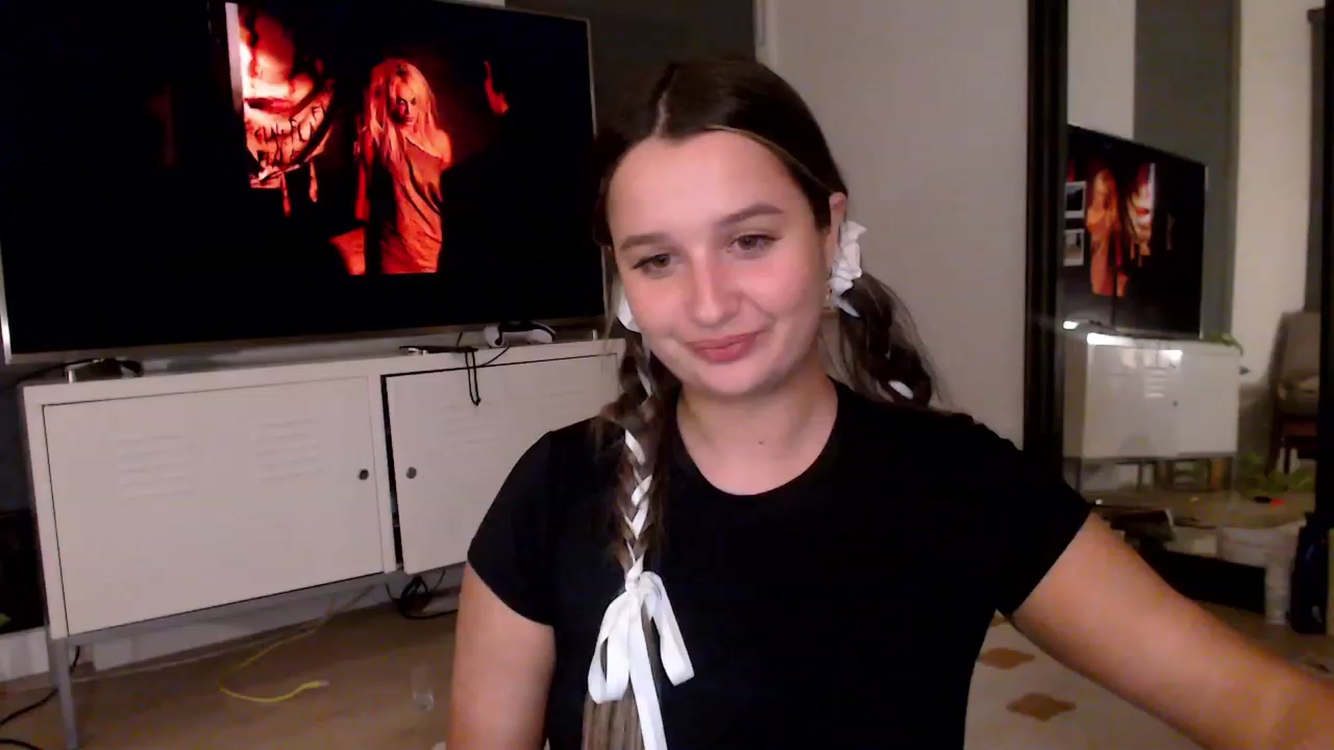 Gallery image thumbnail from StonksRoom's myfreecams stream on, 12/22/2023, 17:32 image 19 of 20
