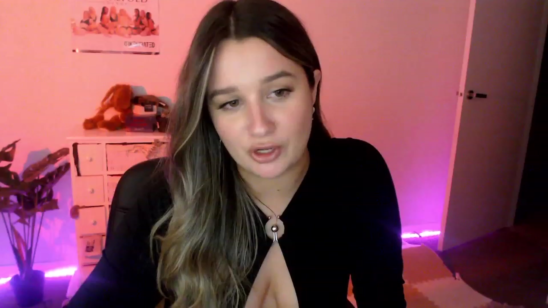 Gallery image thumbnail from StonksRoom's myfreecams stream on, 12/30/2023, 16:08 image 1 of 20