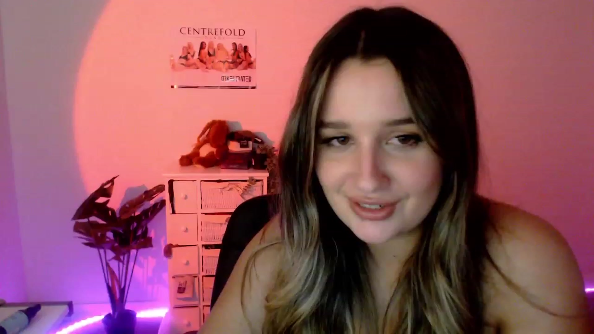 Gallery image thumbnail from StonksRoom's myfreecams stream on, 12/30/2023, 16:08 image 16 of 20