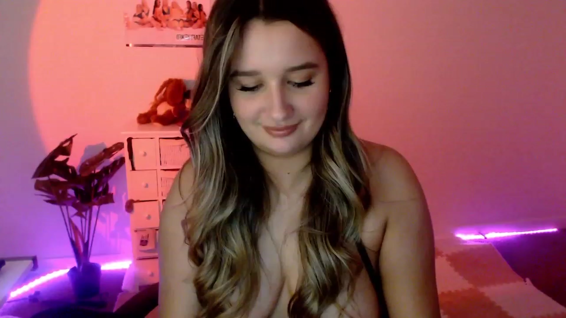 Gallery image thumbnail from StonksRoom's myfreecams stream on, 12/30/2023, 16:08 image 14 of 20