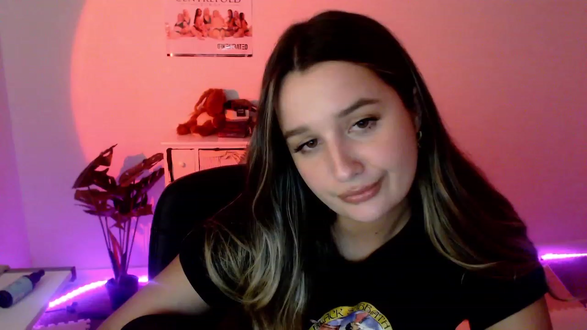 Gallery image thumbnail from StonksRoom's myfreecams stream on, 12/30/2023, 16:08 image 19 of 20