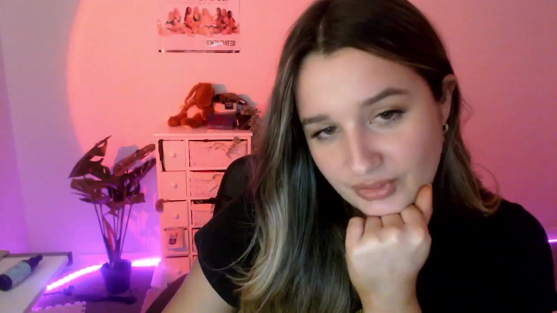 Gallery image thumbnail from StonksRoom's myfreecams stream on, 12/30/2023, 16:08 image 20 of 20