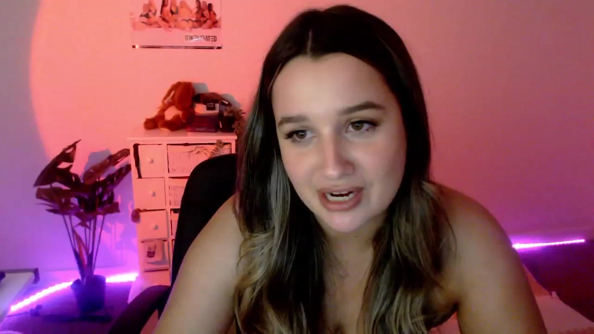 Gallery image thumbnail from StonksRoom's myfreecams stream on, 12/30/2023, 16:08 image 13 of 20