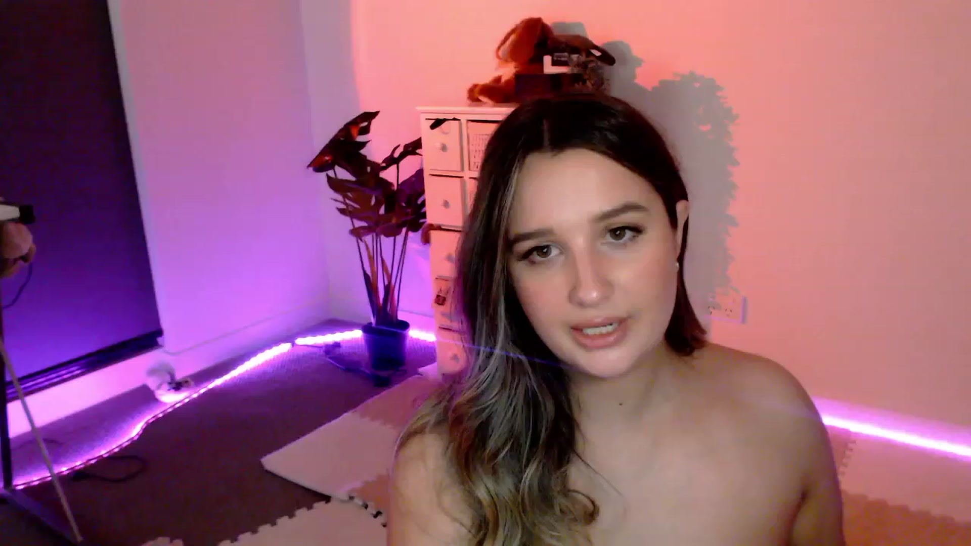 Gallery image thumbnail from StonksRoom's myfreecams stream on, 12/31/2023, 15:42 image 8 of 20