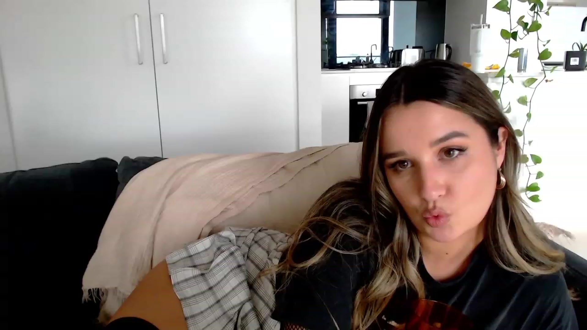 Gallery image thumbnail from StonksRoom's myfreecams stream on, 01/07/2024, 09:52 image 11 of 20