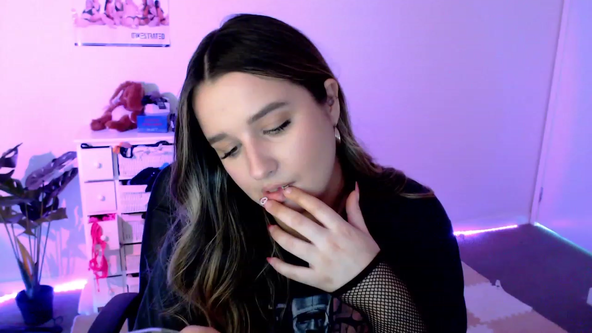 Gallery image thumbnail from StonksRoom's myfreecams stream on, 01/07/2024, 09:52 image 1 of 20