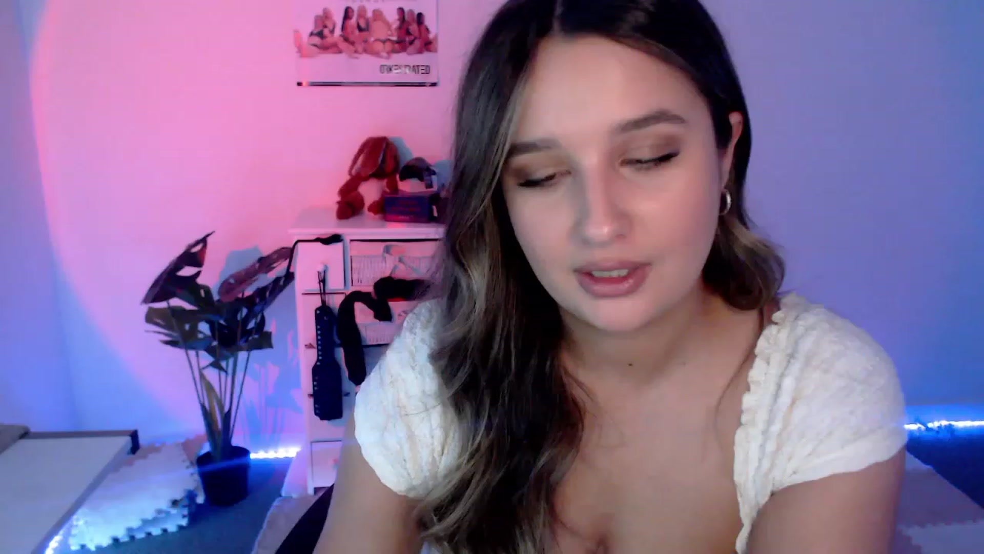 Gallery image thumbnail from StonksRoom's myfreecams stream on, 01/26/2024, 07:31 image 18 of 20