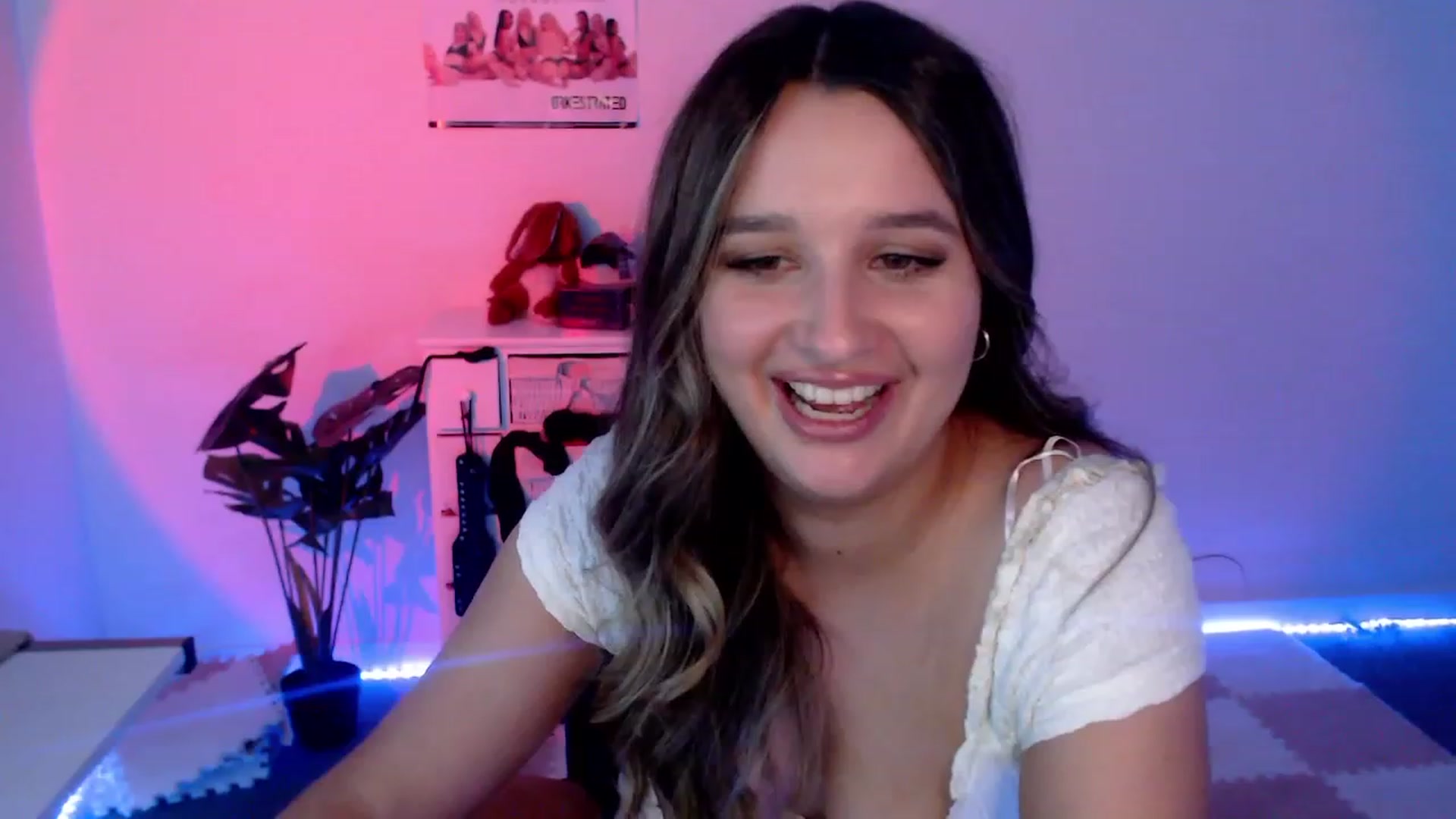 Gallery image thumbnail from StonksRoom's myfreecams stream on, 01/26/2024, 10:04 image 16 of 20