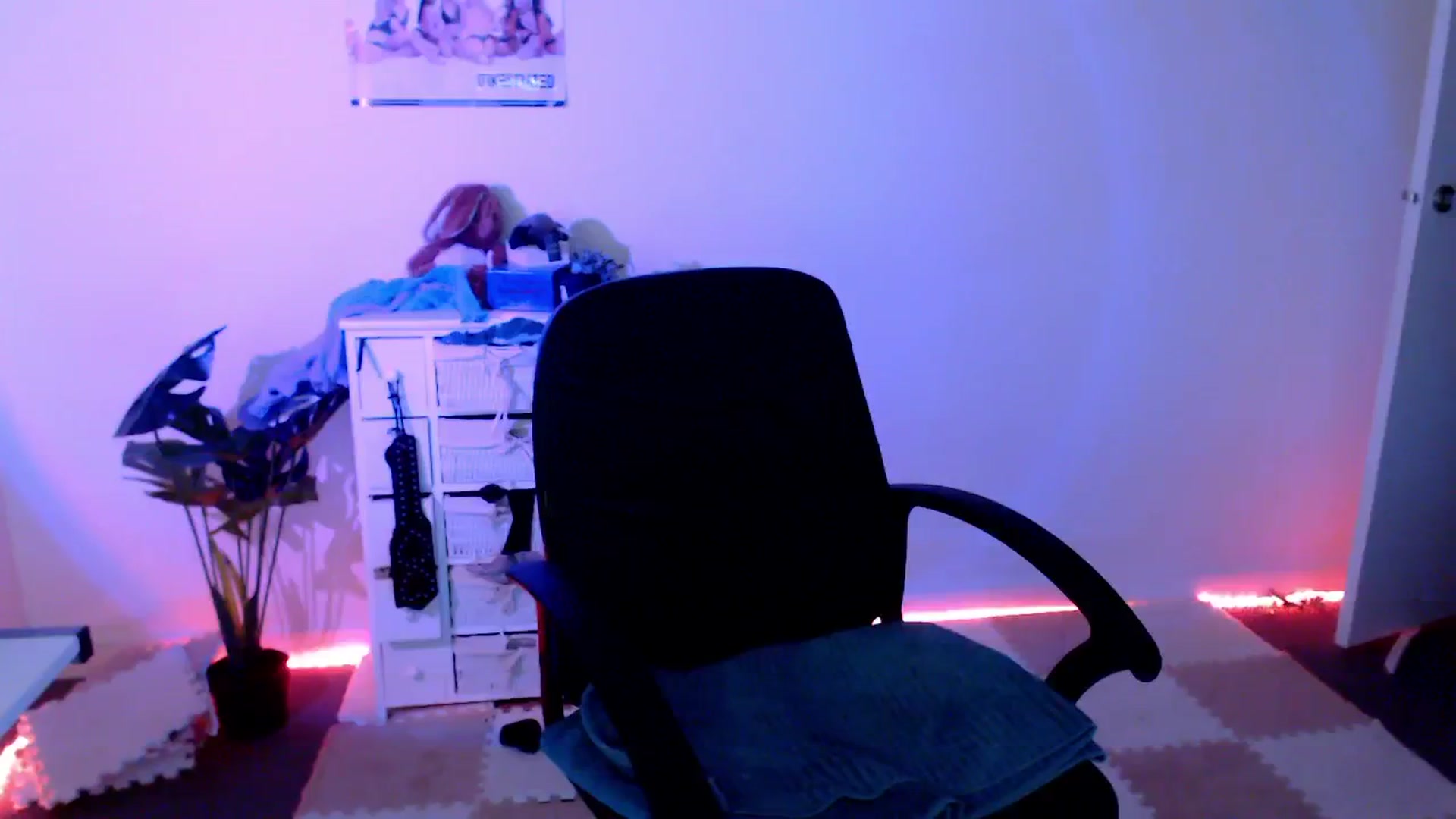 Gallery image thumbnail from StonksRoom's myfreecams stream on, 01/31/2024, 12:33 image 19 of 20