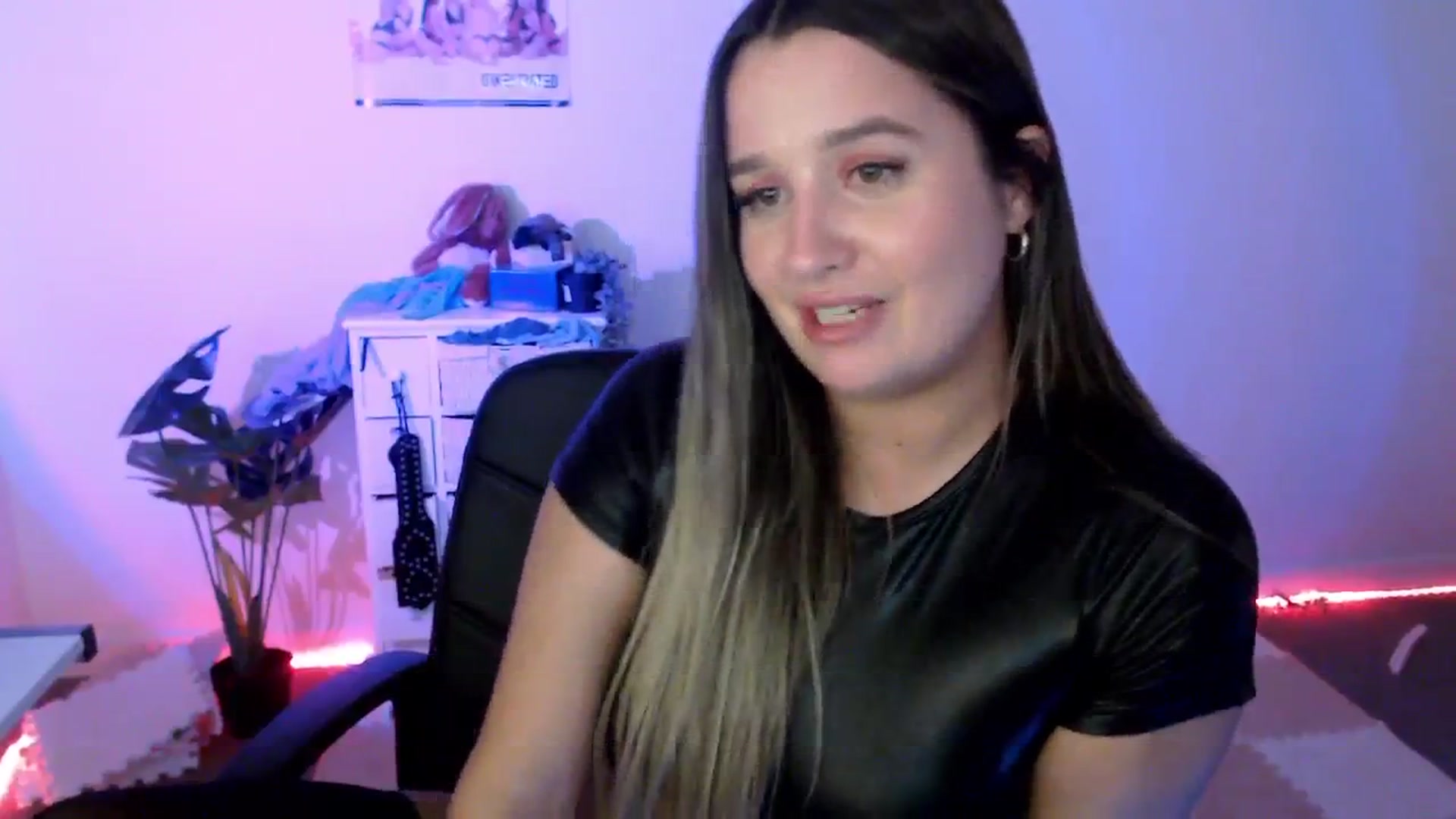 Gallery image thumbnail from StonksRoom's myfreecams stream on, 01/31/2024, 13:13 image 17 of 20