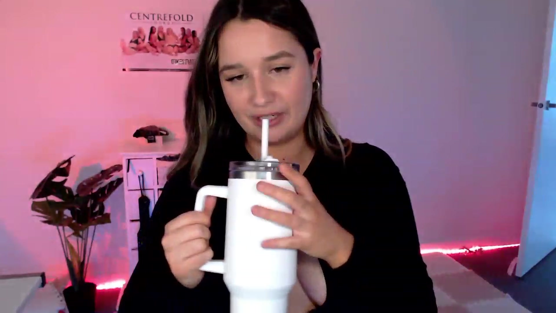 Gallery image thumbnail from StonksRoom's myfreecams stream on, 02/09/2024, 08:54 image 19 of 20