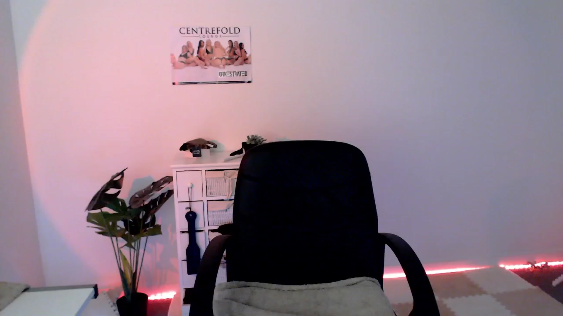 Gallery image thumbnail from StonksRoom's myfreecams stream on, 02/13/2024, 08:03 image 15 of 20