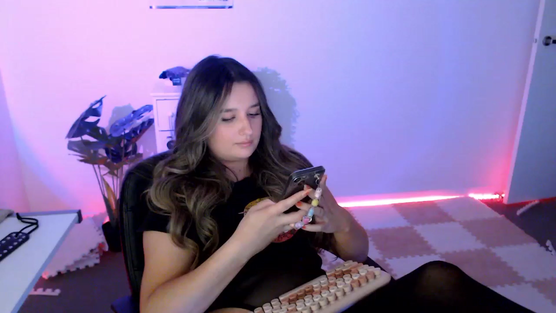 Gallery image thumbnail from StonksRoom's myfreecams stream on, 02/13/2024, 11:16 image 10 of 20