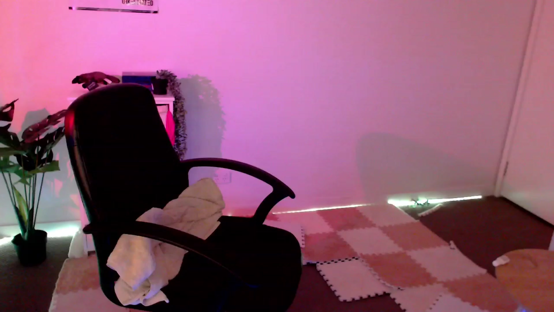 Gallery image thumbnail from StonksRoom's myfreecams stream on, 02/16/2024, 16:00 image 4 of 20