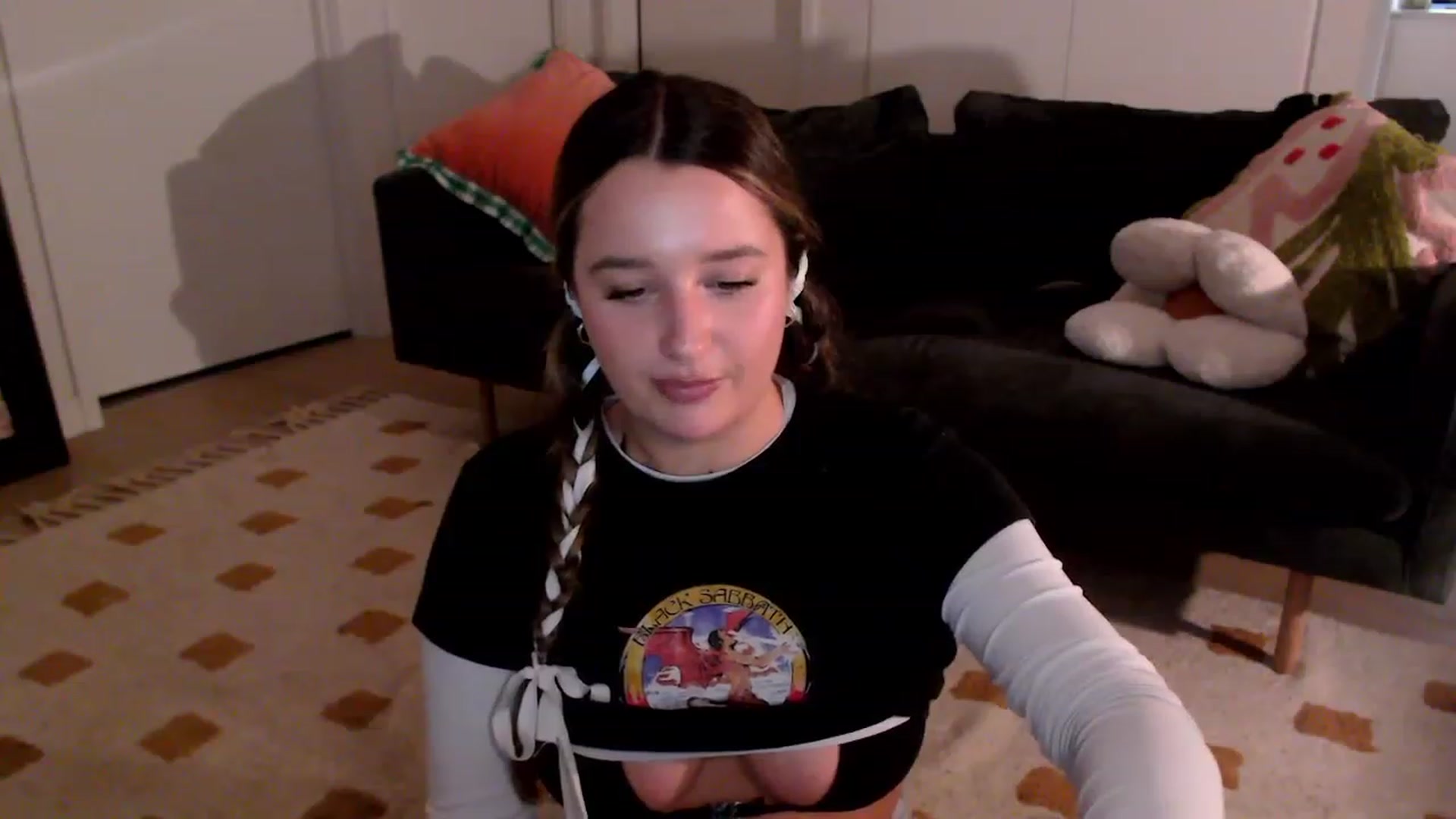 Gallery image thumbnail from StonksRoom's myfreecams stream on, 02/18/2024, 09:48 image 19 of 20