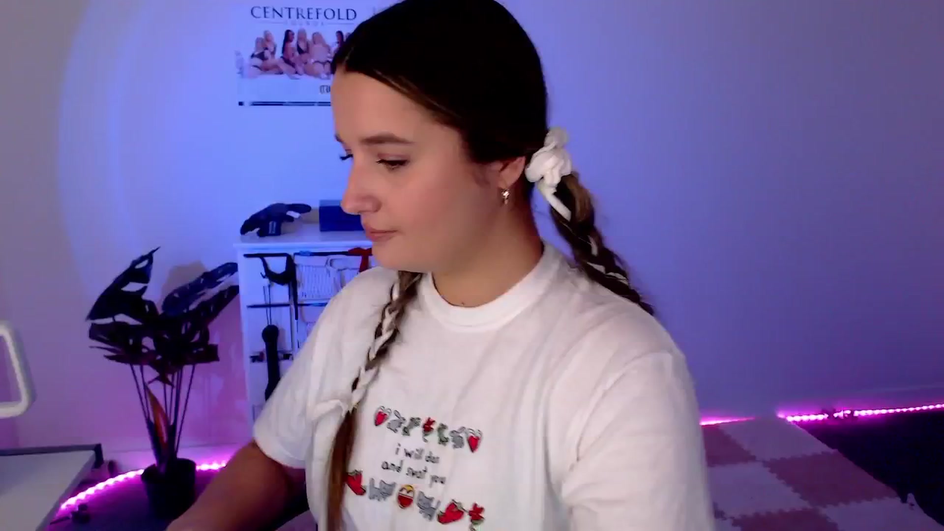 Gallery image thumbnail from StonksRoom's myfreecams stream on, 02/20/2024, 08:08 image 3 of 20