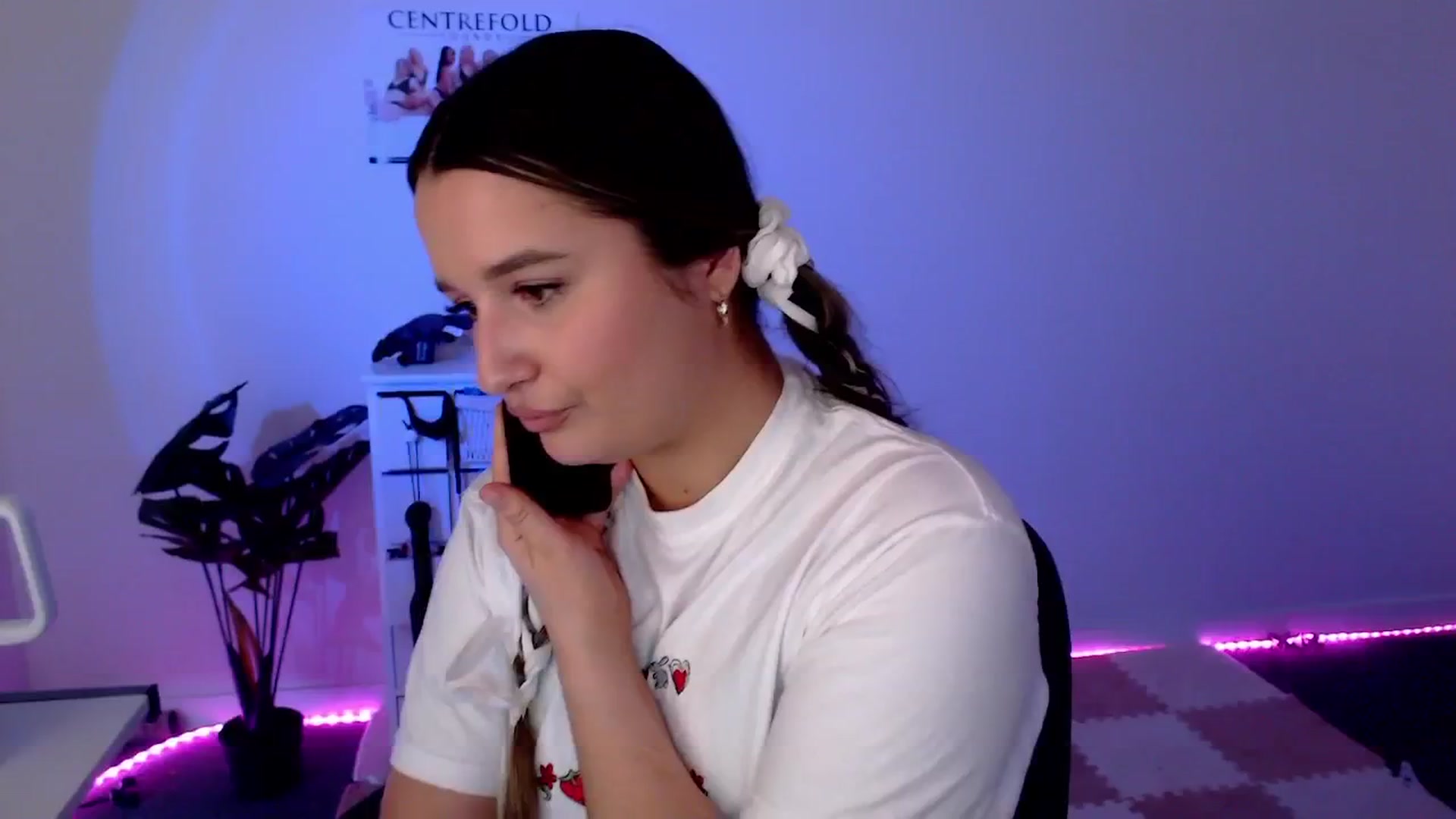 Gallery image thumbnail from StonksRoom's myfreecams stream on, 02/20/2024, 08:08 image 4 of 20