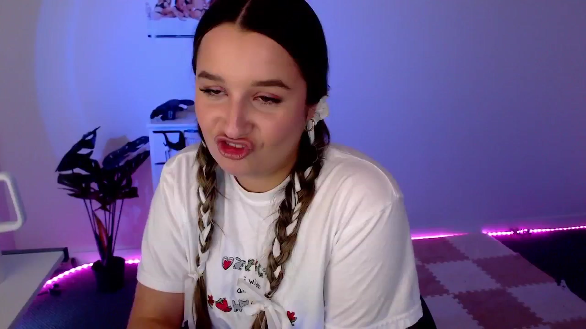 Gallery image thumbnail from StonksRoom's myfreecams stream on, 02/20/2024, 08:08 image 5 of 20