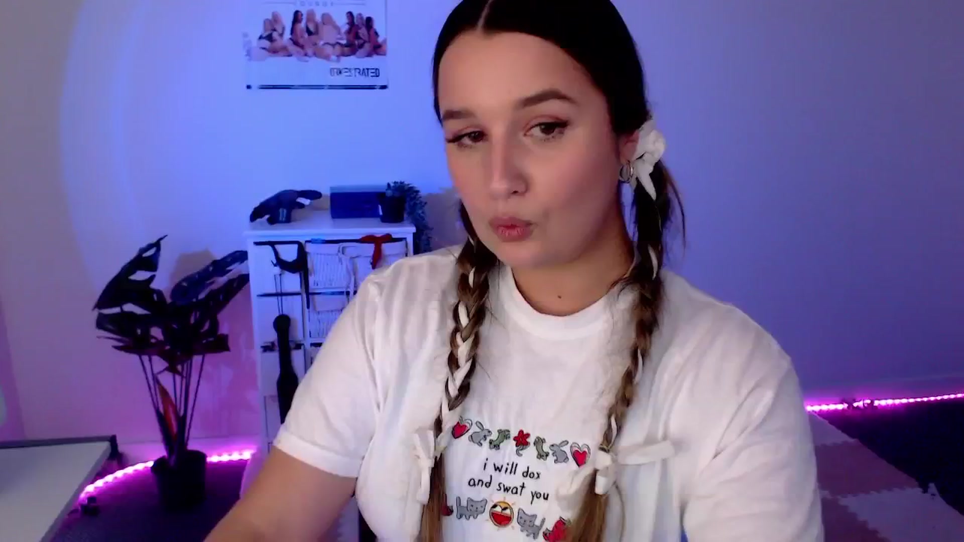 Gallery image thumbnail from StonksRoom's myfreecams stream on, 02/20/2024, 08:08 image 17 of 20