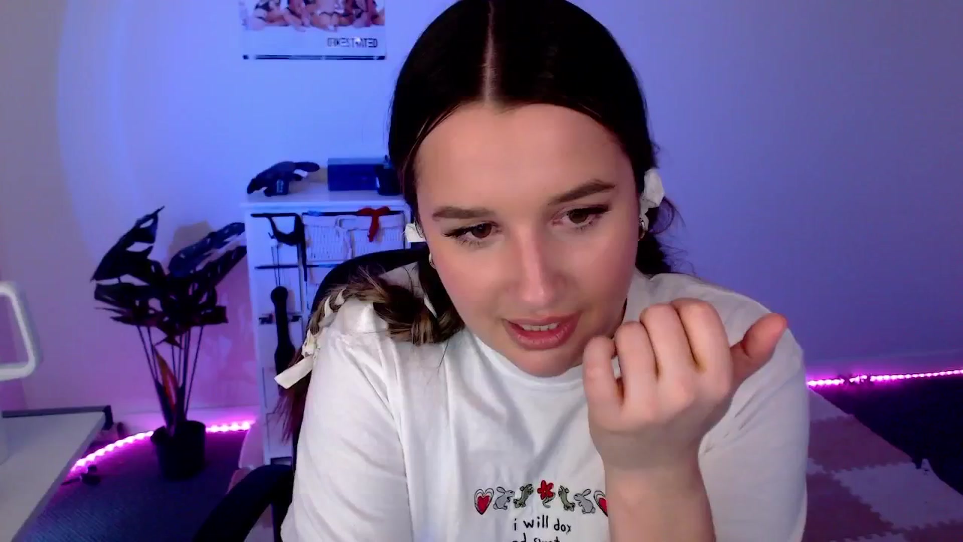 Gallery image thumbnail from StonksRoom's myfreecams stream on, 02/20/2024, 08:08 image 6 of 20