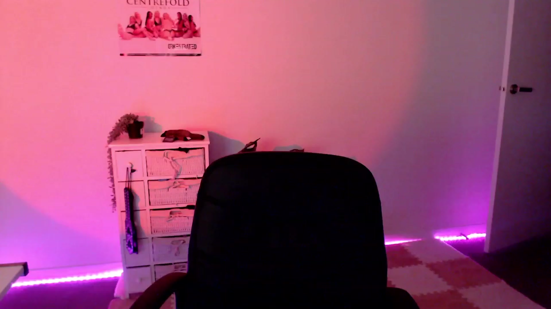 Gallery image thumbnail from StonksRoom's myfreecams stream on, 02/29/2024, 10:01 image 2 of 20
