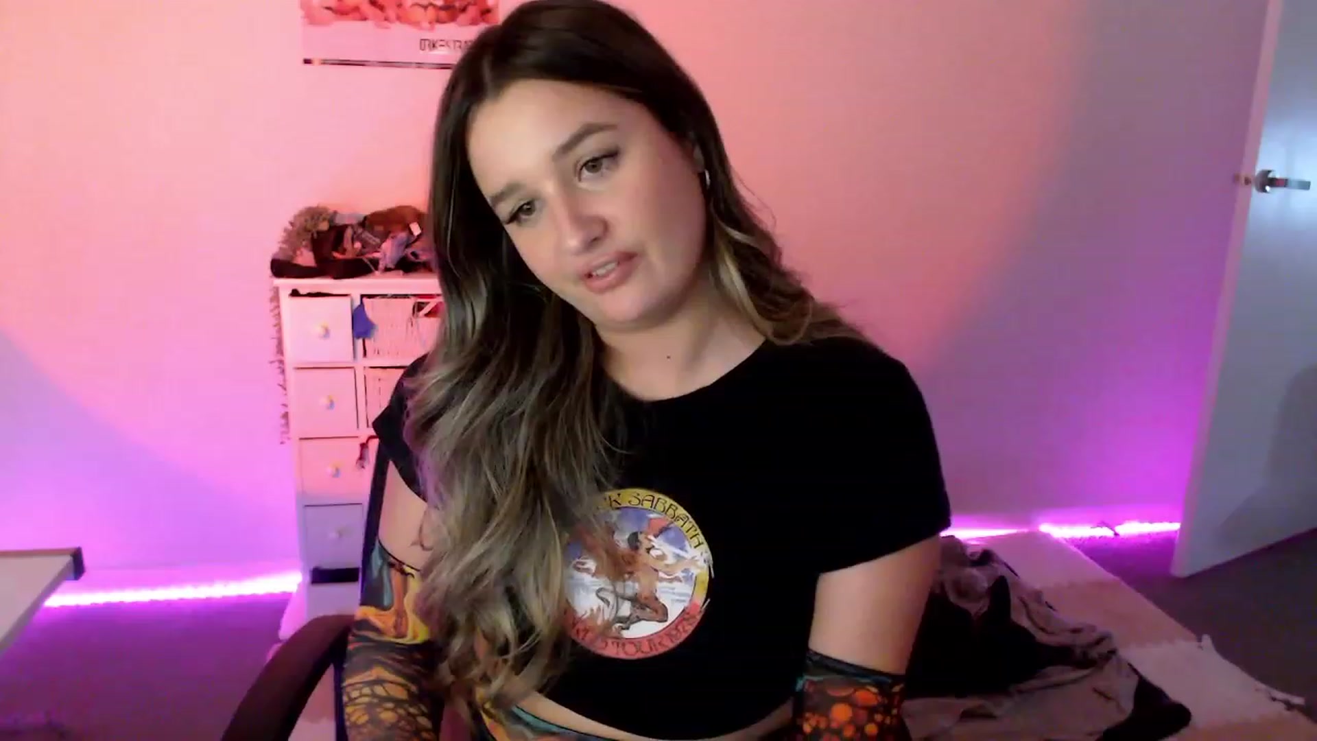 Gallery image thumbnail from StonksRoom's myfreecams stream on, 03/01/2024, 12:11 image 10 of 20