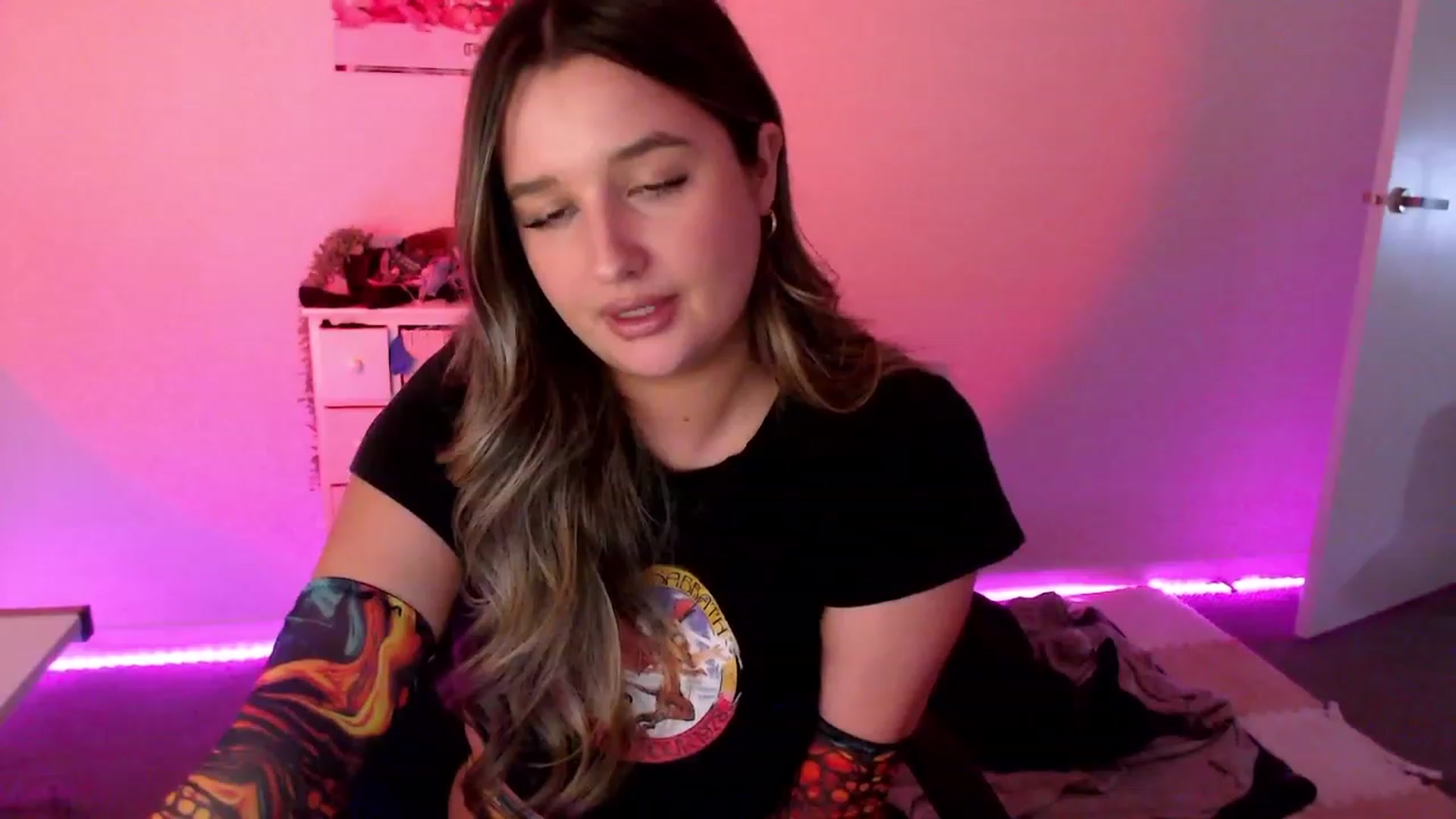 Gallery image thumbnail from StonksRoom's myfreecams stream on, 03/01/2024, 12:11 image 12 of 20
