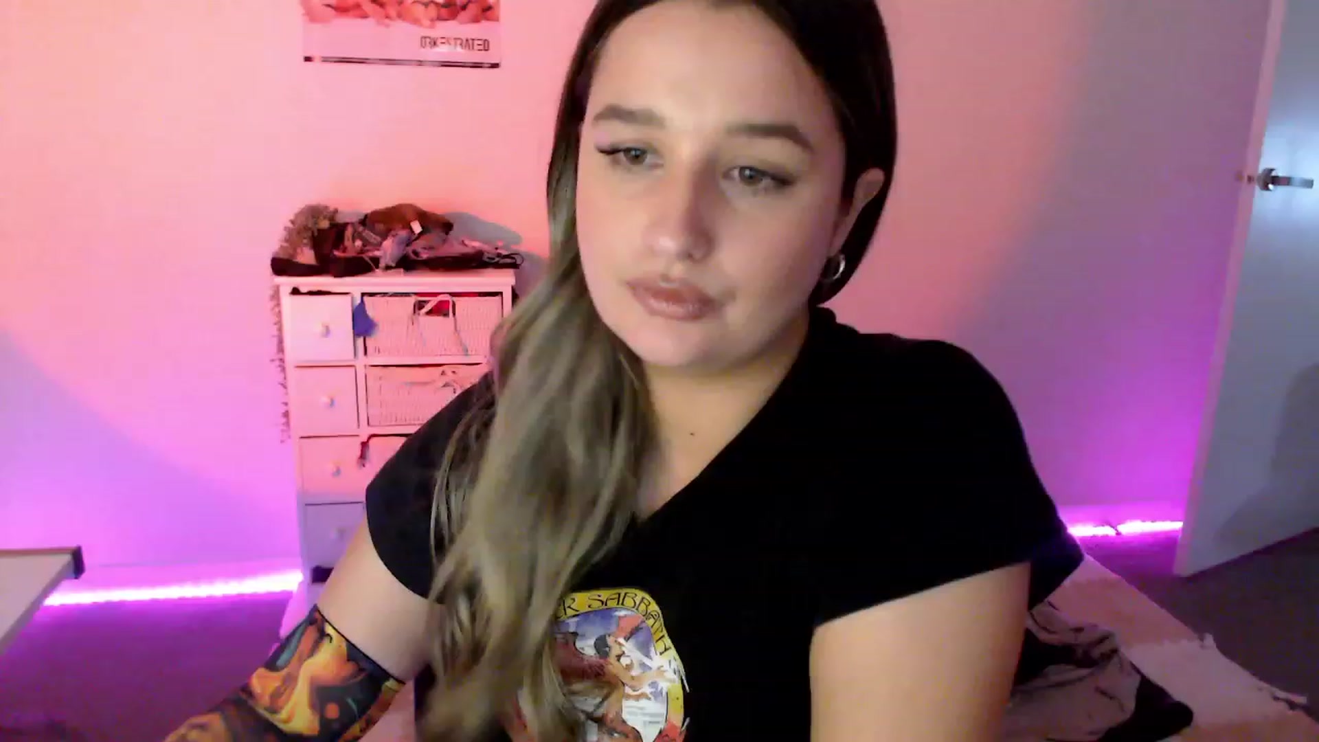 Gallery image thumbnail from StonksRoom's myfreecams stream on, 03/01/2024, 12:11 image 14 of 20