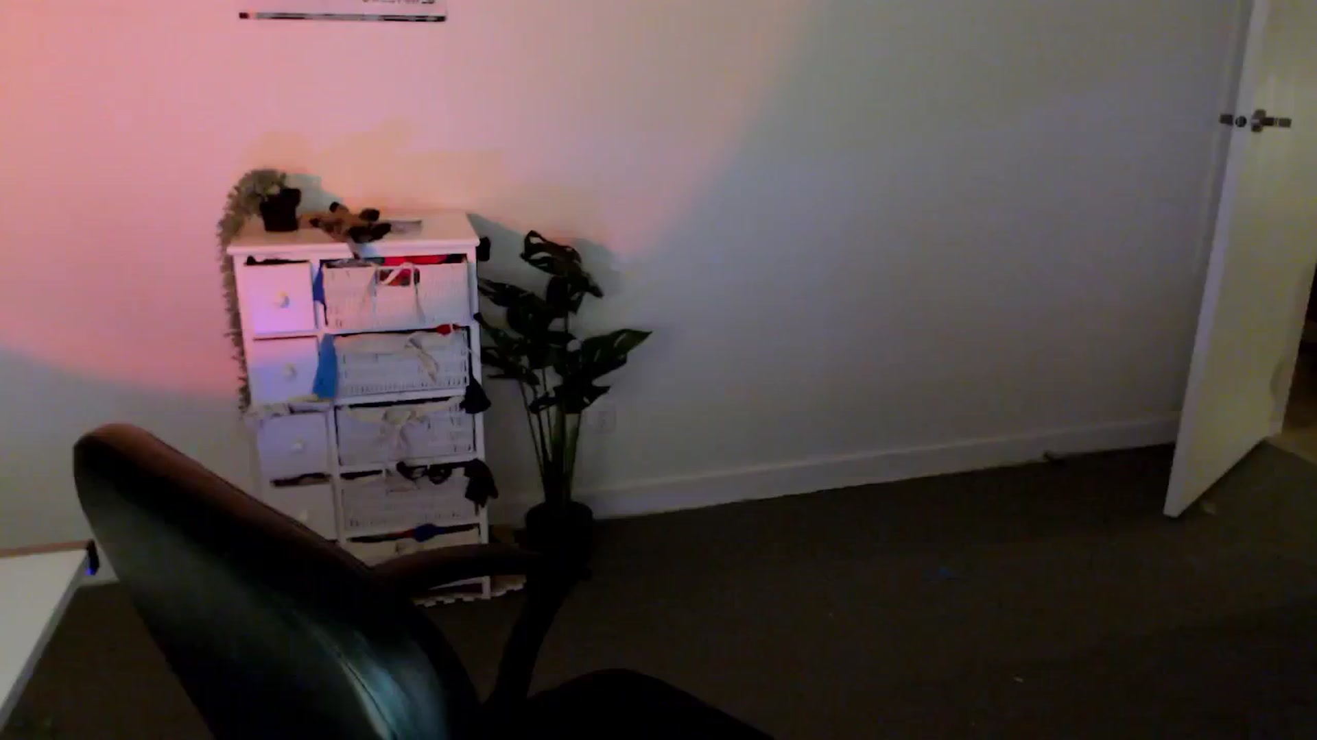 Gallery image thumbnail from StonksRoom's myfreecams stream on, 03/02/2024, 18:18 image 1 of 20