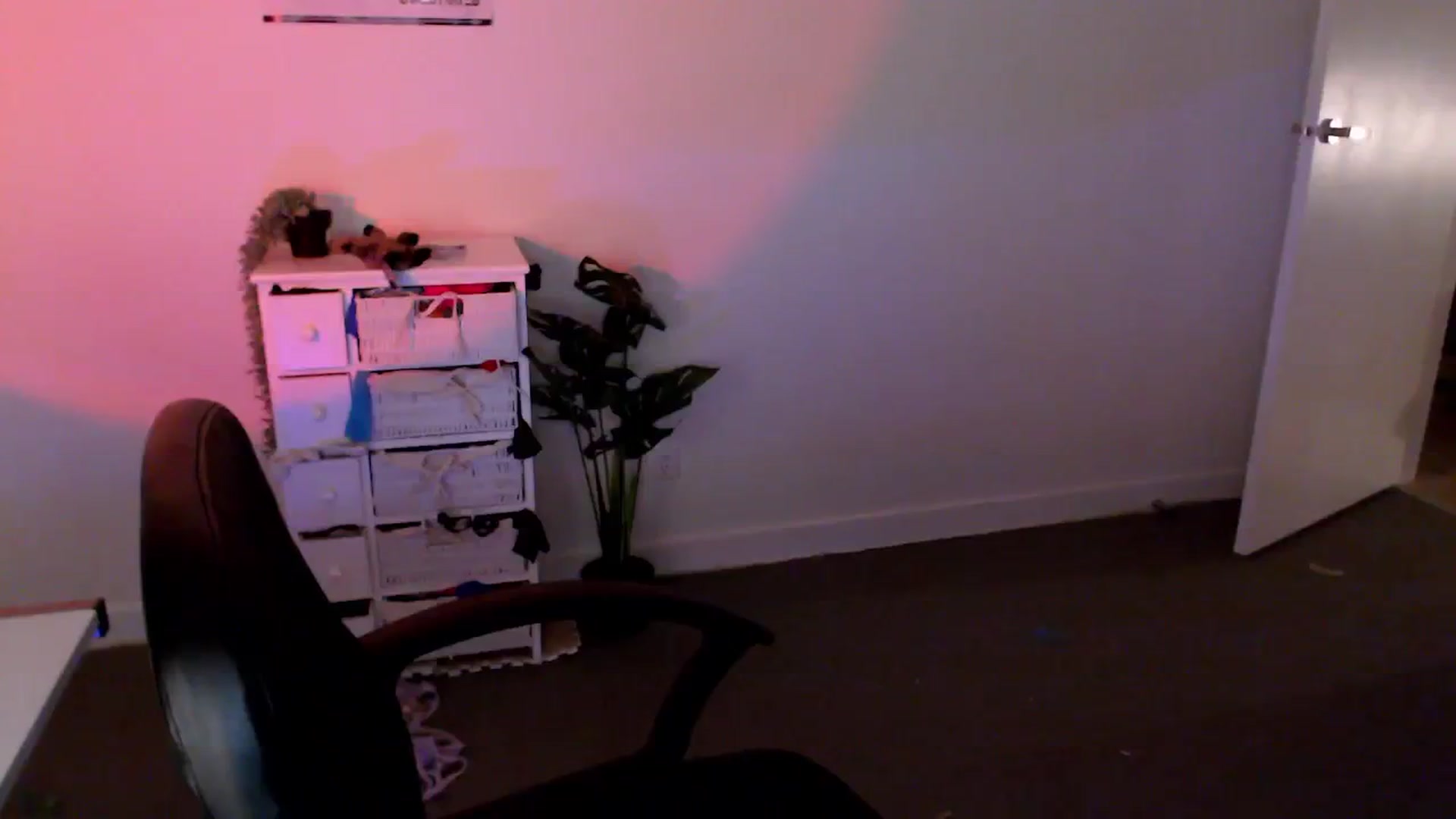 Gallery image thumbnail from StonksRoom's myfreecams stream on, 03/02/2024, 18:18 image 13 of 20