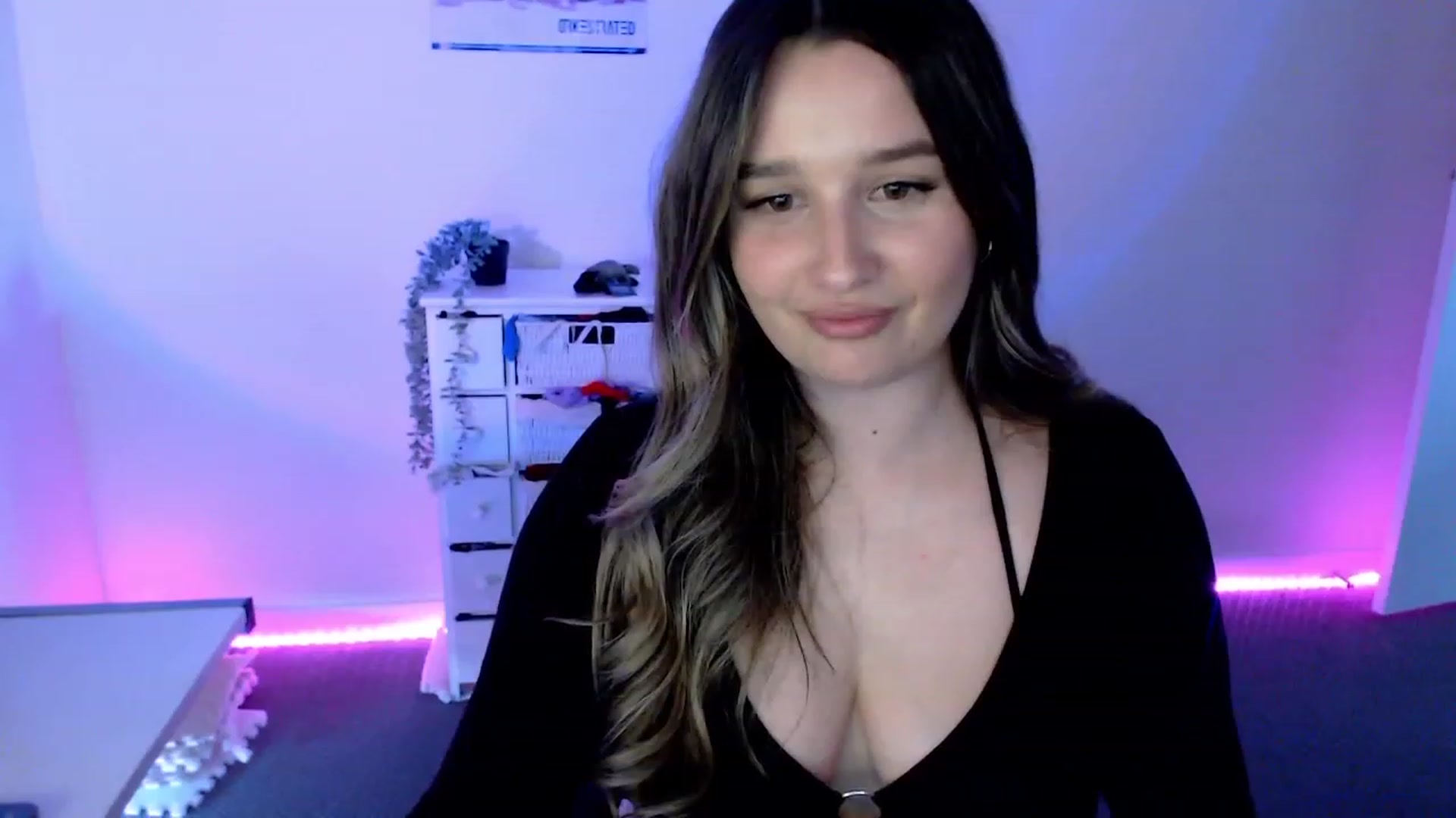 Gallery image thumbnail from StonksRoom's myfreecams stream on, 03/08/2024, 10:24 image 3 of 20