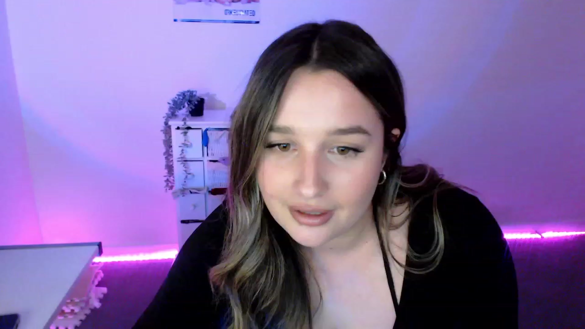 Gallery image thumbnail from StonksRoom's myfreecams stream on, 03/08/2024, 10:24 image 14 of 20