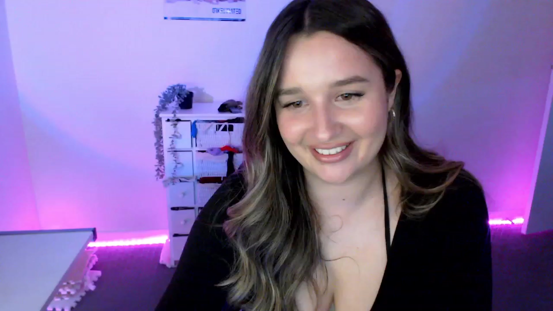 Gallery image thumbnail from StonksRoom's myfreecams stream on, 03/08/2024, 10:24 image 10 of 20